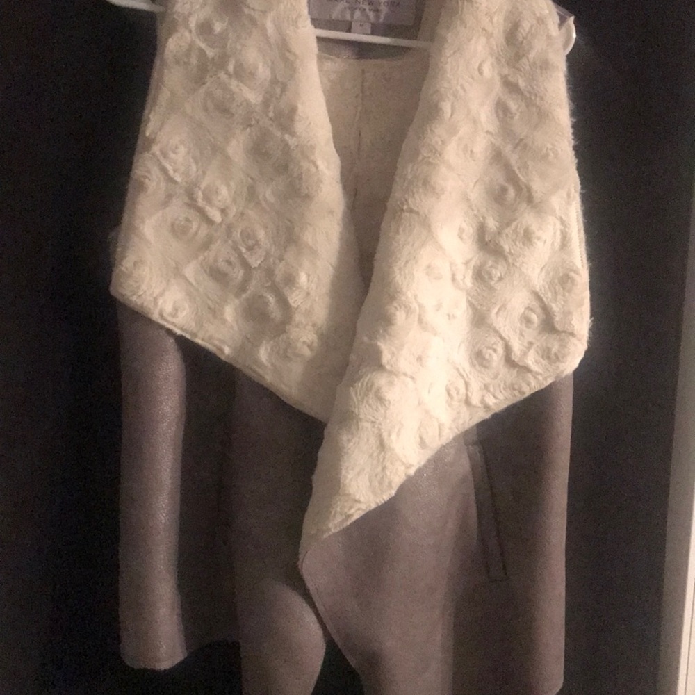 Vest - Picture 6 of 6